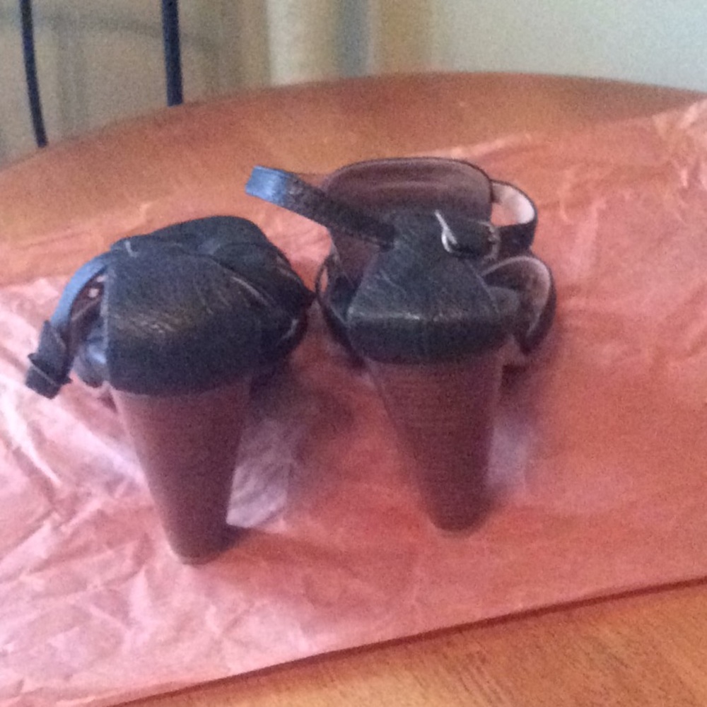 Sandals - Picture 3 of 4
